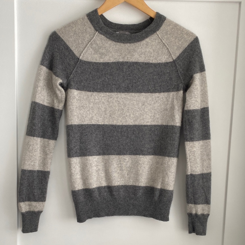 100% Cashmere Sweater Size XS
